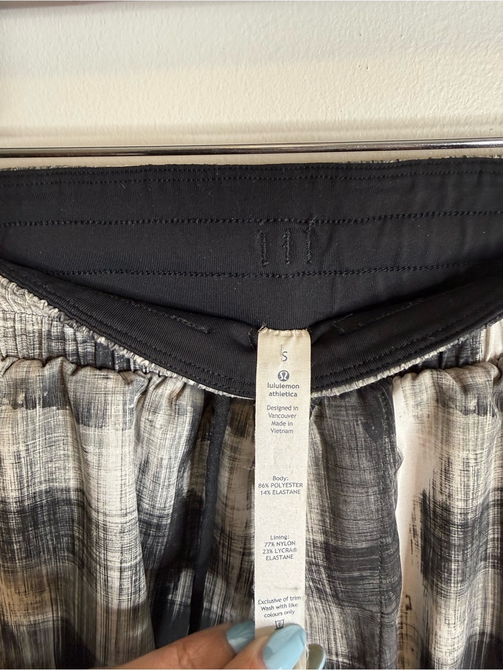 lululemon athletica Black and Gray Plaid Performance Shorts size small - Picture 4 of 6